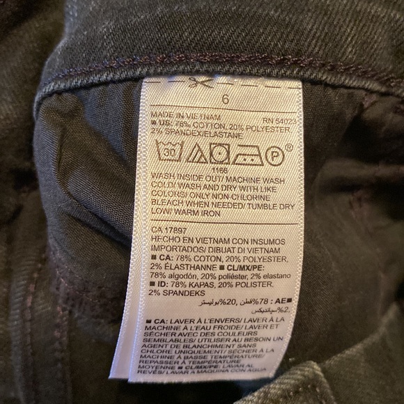 Old Navy Boyfriend Shorts - Picture 4 of 4